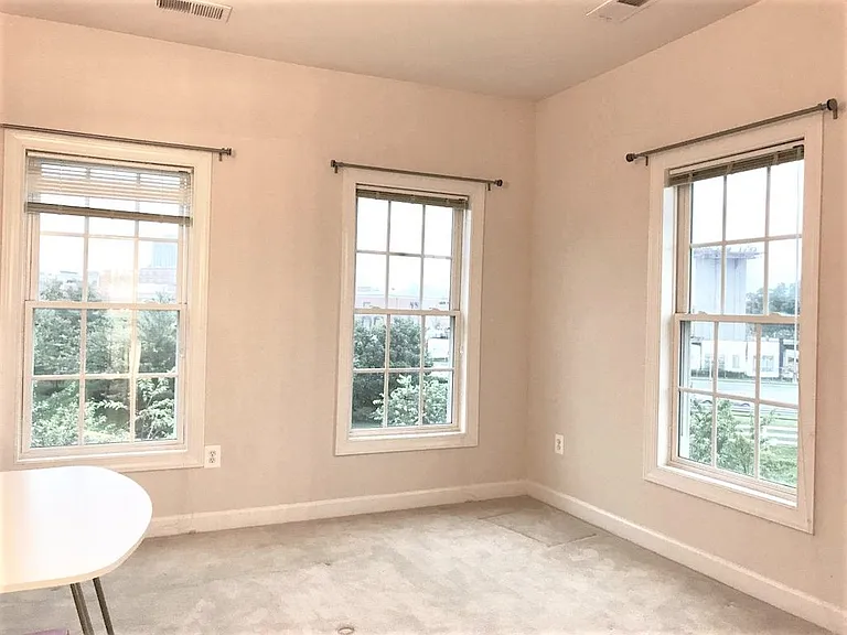 149 Norwich Ln — Photo 31