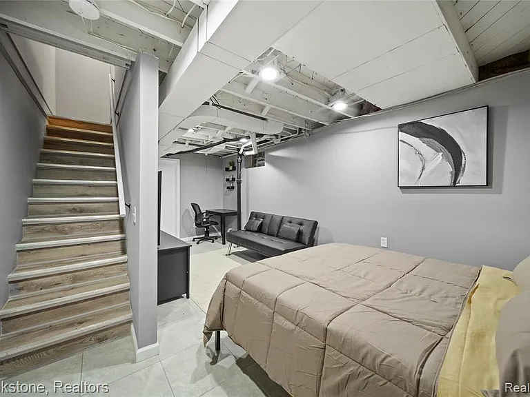 141 Ferndale Ave — Photo 12