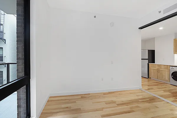 Rented by REZI | media 13