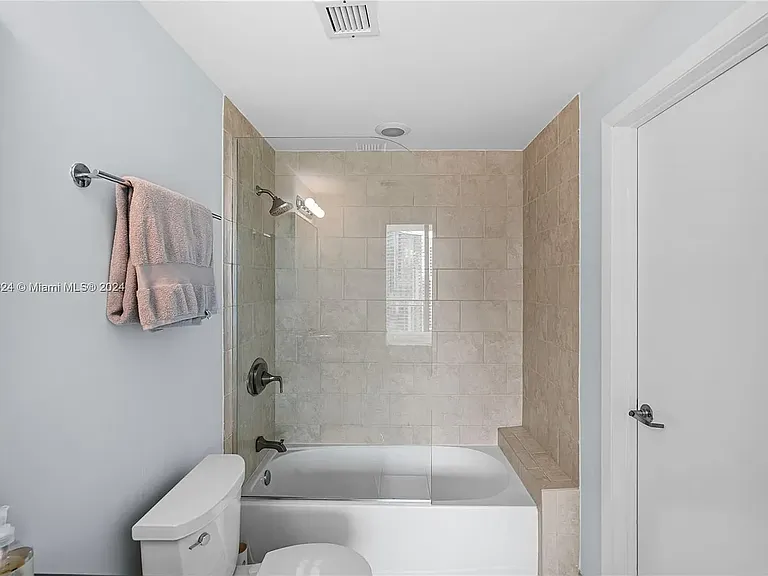 90 SW 3rd St #3501 — Photo 35
