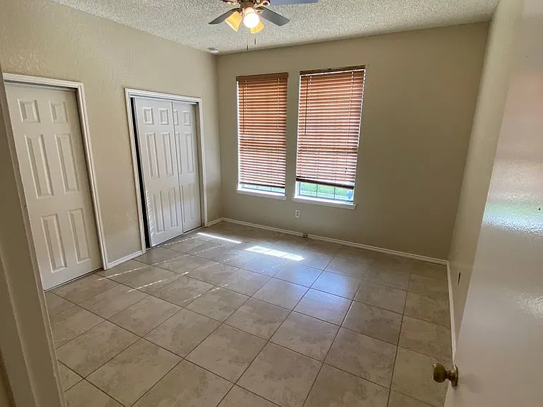 1201 Wheatfield Dr — Photo 4