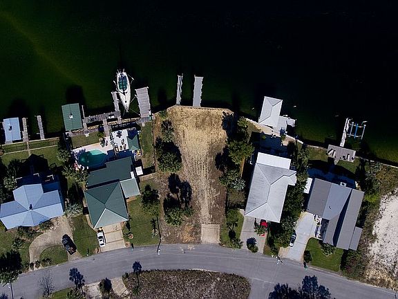 2nd image of 813 Tarpon Dr