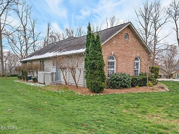 2nd image of 127 Stonewood Dr