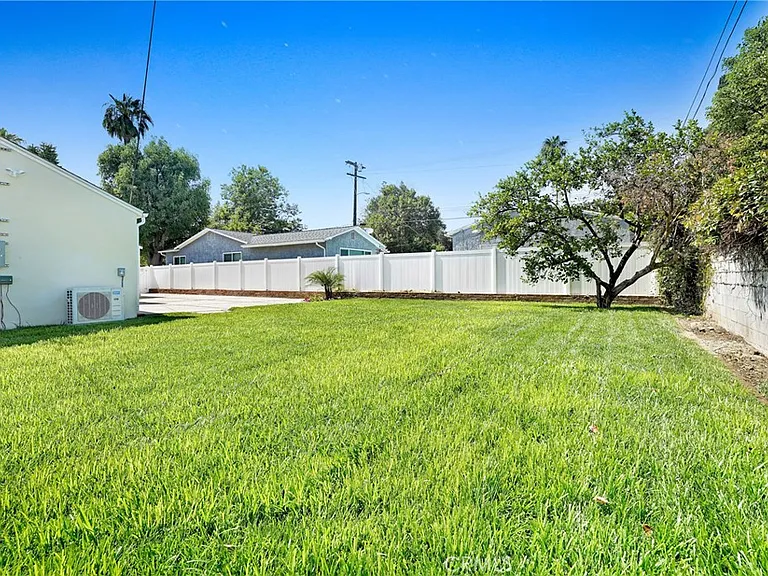 6722 Katherine Ave — Photo 24