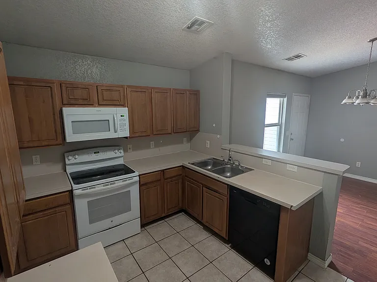 9205 Checkerbloom Dr — Photo 6