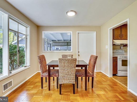 3rd image of 10111 Parkwood Ter