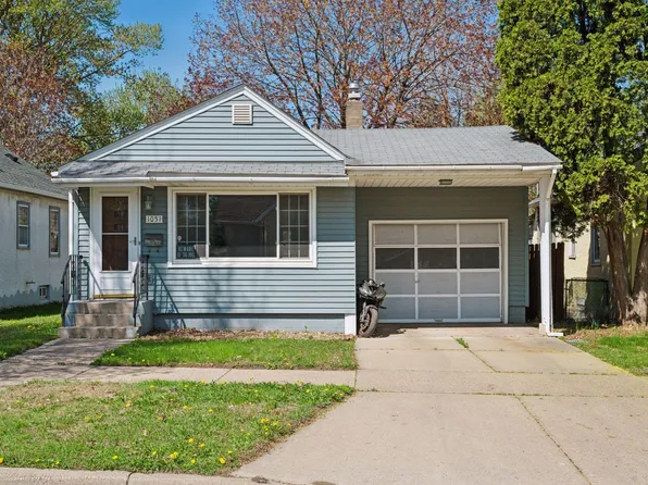 1051 Farrington St, Saint Paul, MN 55117