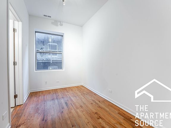 3rd image of 5054 N Winthrop Ave APT 202