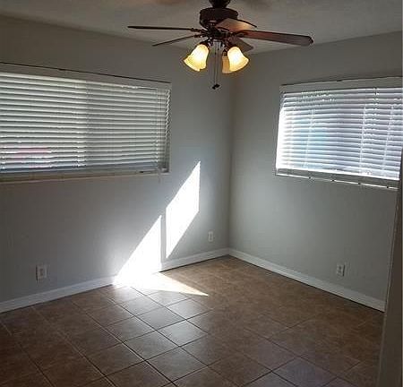 5th image of 1010 SE 15th St APT 112