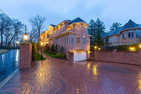Sold by Robert DeFalco Realty | media 45