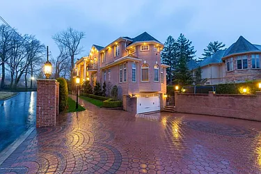 Sold by Robert DeFalco Realty