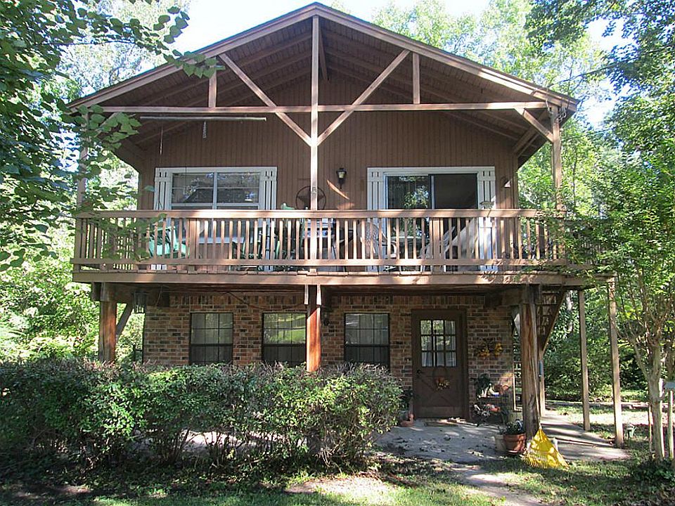 1st image of 389 Holly Dr