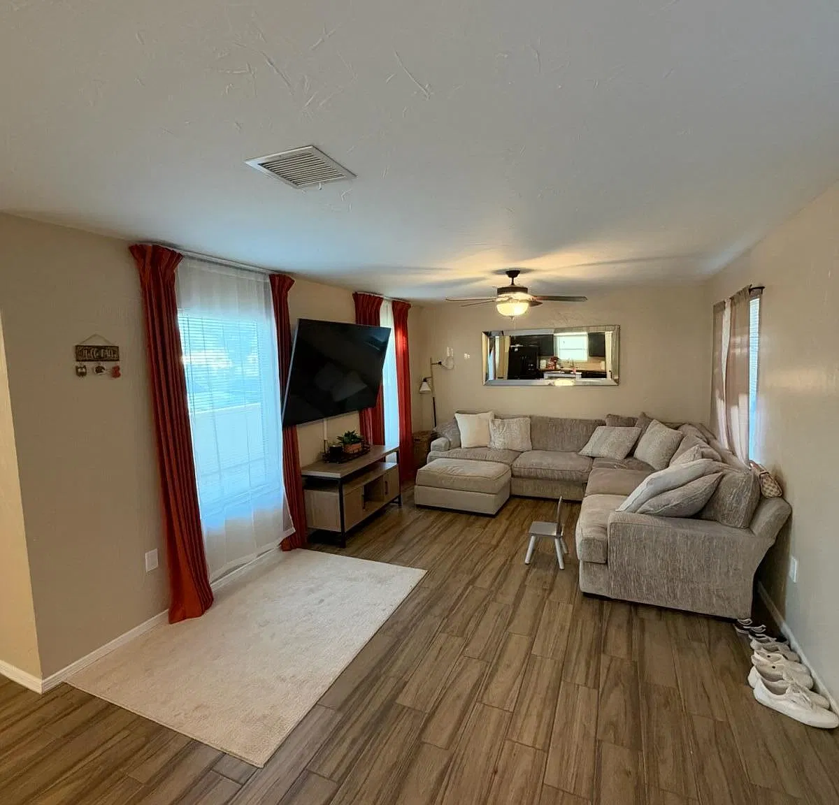 3 bed, 2.0 bath, 1548 sqft, $1,600 — Photo 3