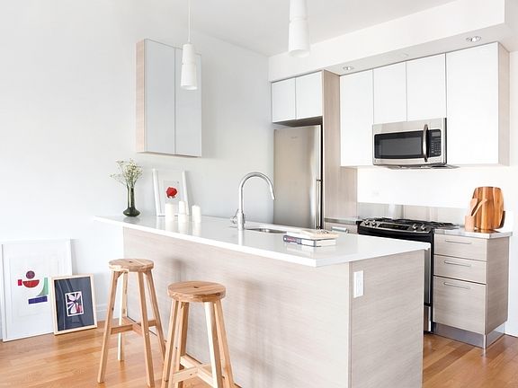 3rd image of 550 W 54th St APT 1716