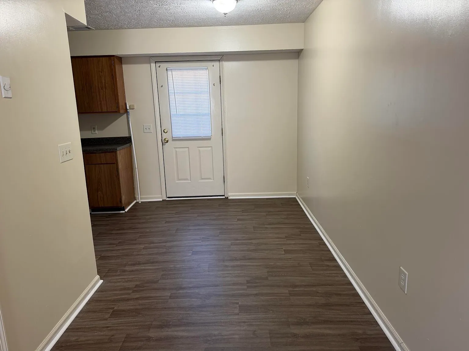 2 bed, 1.5 bath, 1022 sqft, $800 — Photo 4