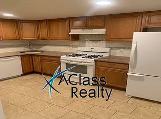32-26 33rd St #1F, Astoria, NY 11106