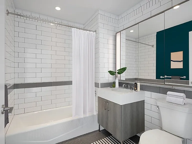 515 W 38th St #8L — Photo 8