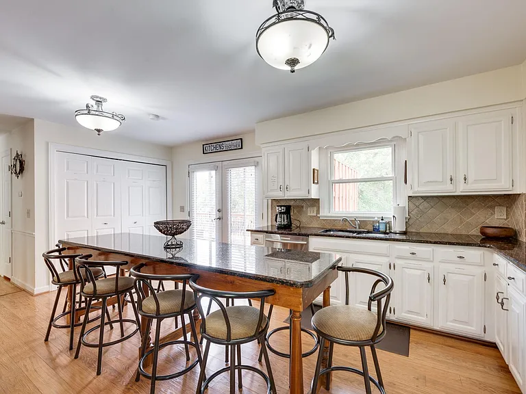 4625 Mountain View Dr — Photo 19