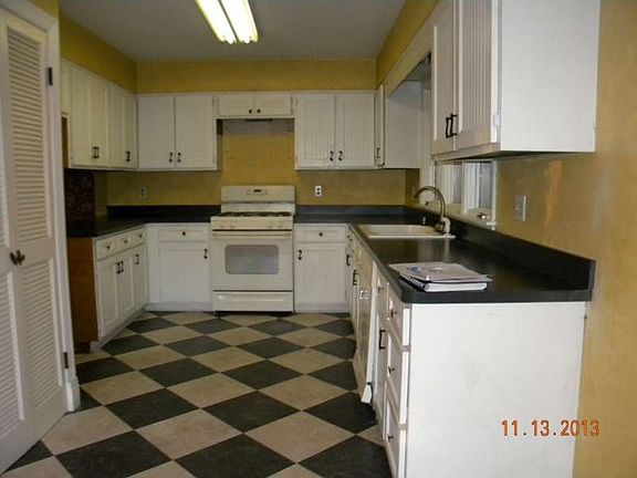 2nd image of 1932 Kingsway Dr S
