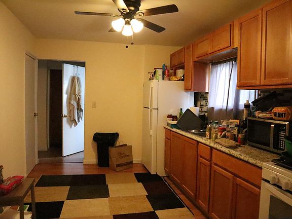 Newly renovated kitchen (May 2019) refrigerator and stove included!!!