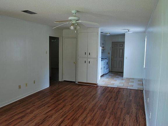 3rd image of 928 Bremen Ave