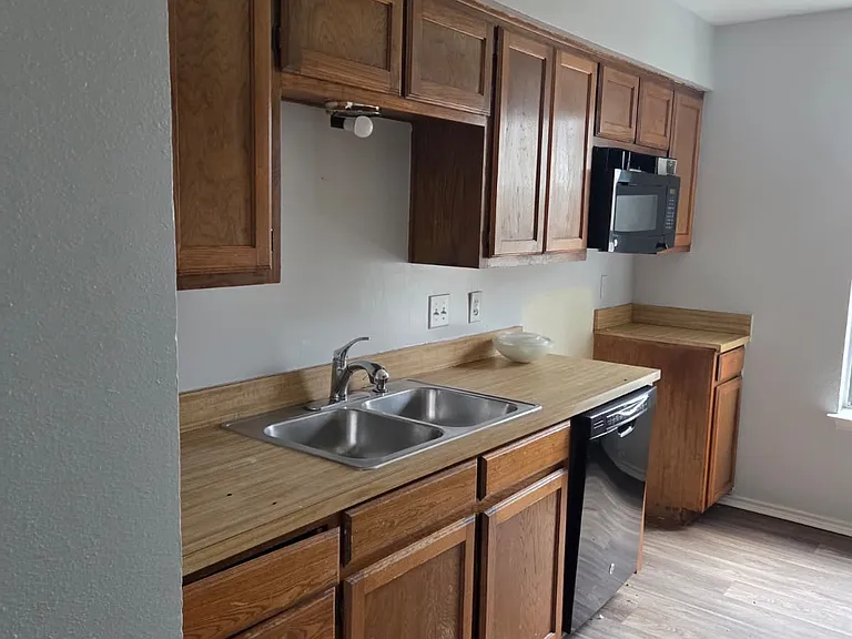 3009 Barnes Dr — Photo 16