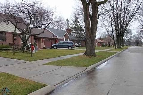 3rd image of 21601 Edgewood St