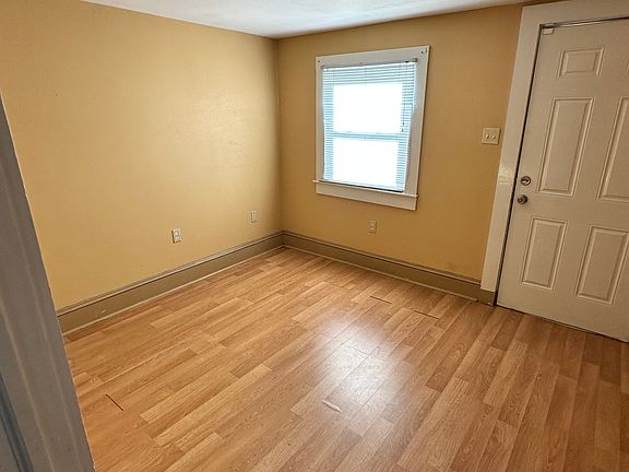 3rd image of 3129 Eads St