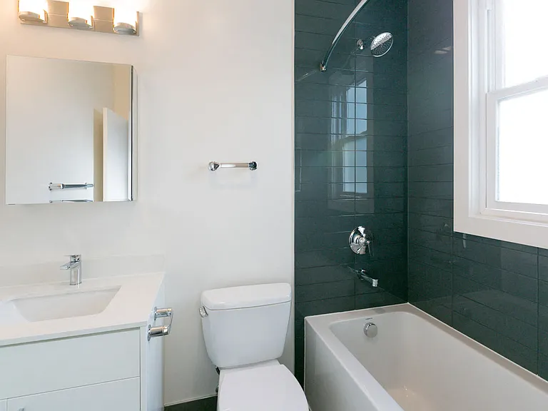 430 Baker — Photo 4