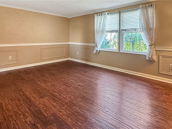 5th image of 303 Scottsdale Dr