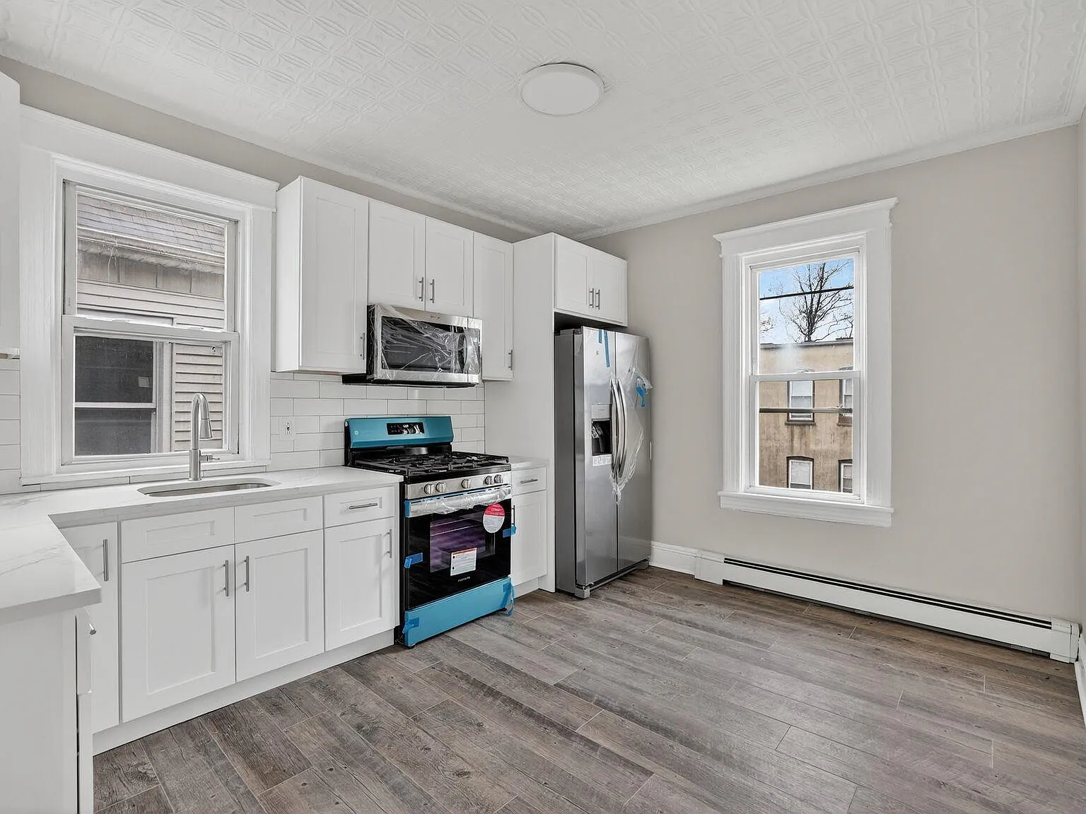 3 bed, 1.0 bath, $2,499 — Photo 1