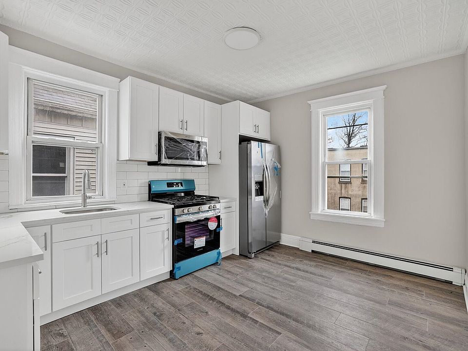 1st image of 107 Brown Pl Floor 1