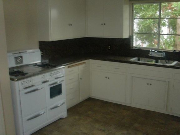 4th image of 1032 Moana Dr