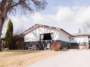 15 E Hamlet Rd SW, Calgary, AB T2V3C9