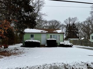 451 Namquid Dr, Warwick, RI 02888