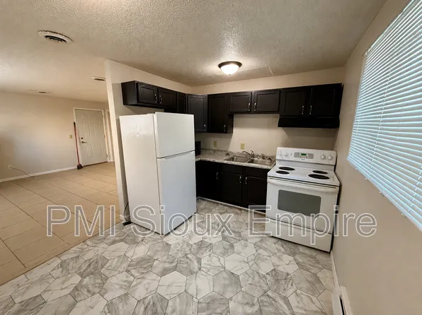 705 W 18th St, Sioux Falls, SD