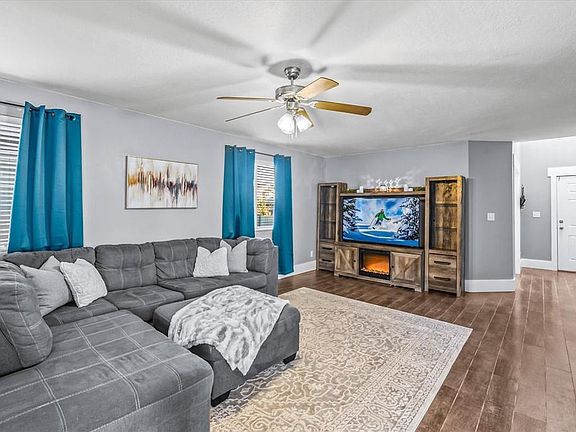 4th image of 608 W Goldenrod Way