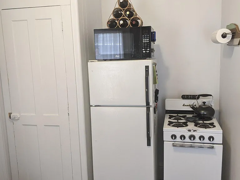 6 Rowley St #3 — Photo 2