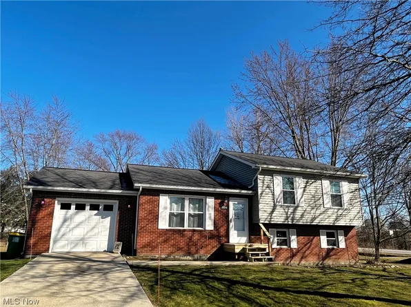 14941 Glen Valley Dr, Middlefield, OH 44062