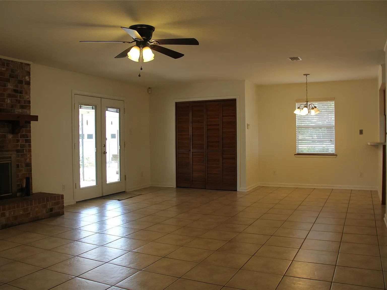 3 bed, 2.0 bath, $2,500 — Photo 3