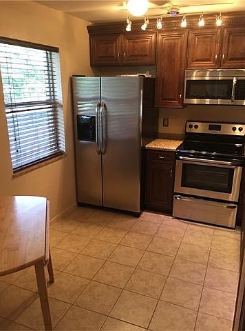 1st image of 414 SE 10th St APT 202