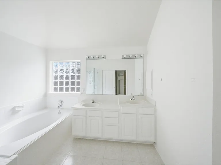 2415 Mills Creek Dr — Photo 16