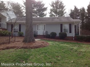 2712 Waldorf Cir, Winston Salem, NC 27106