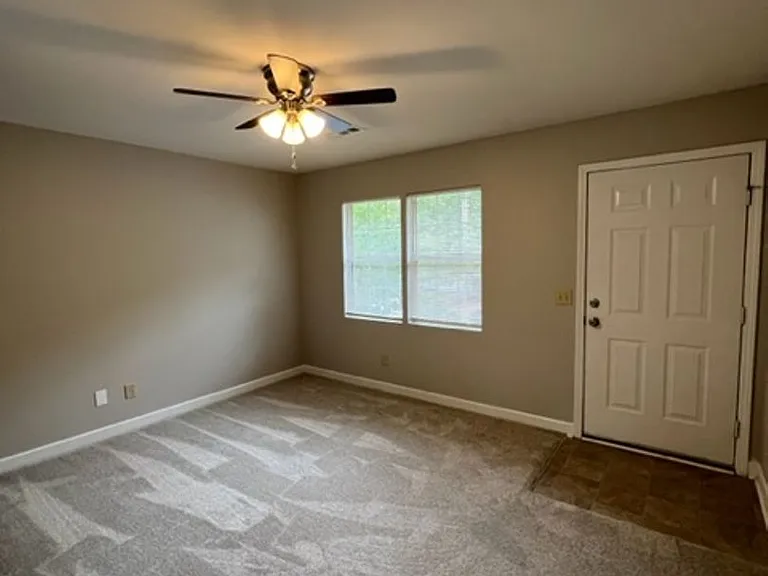 This spacious unit of a Quadplex has 2 BR and 1 Full Bath. Move In Ready! — Photo 3