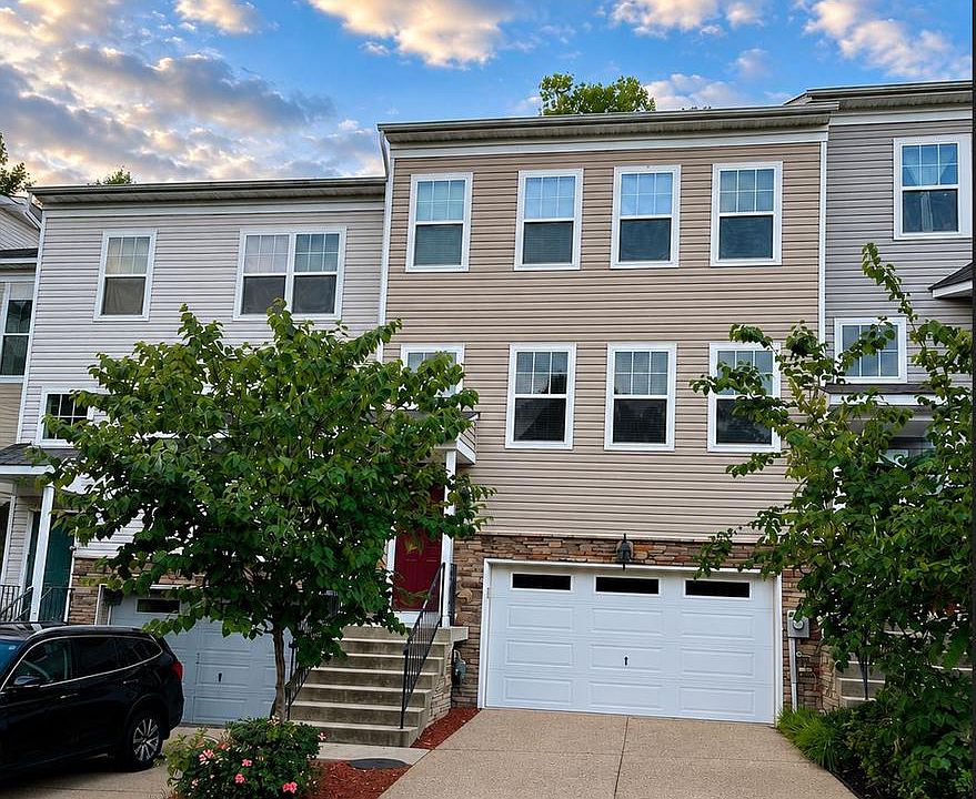 1st image of 716 Pin Oak Ct