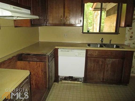 4th image of 2987 Creekview Ct NE