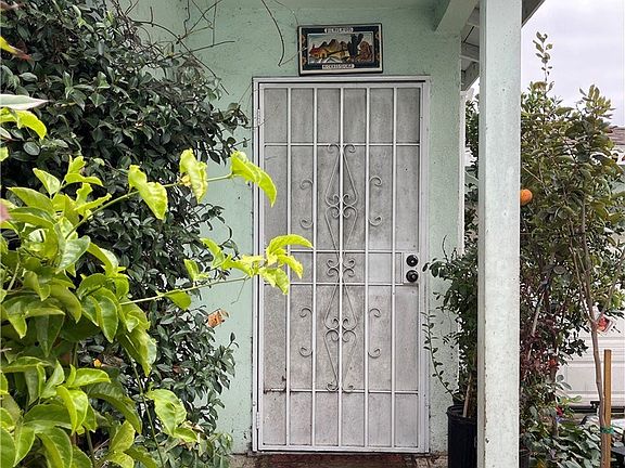 2nd image of 1032 W Dolores St