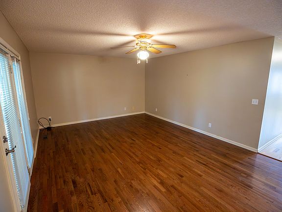 3rd image of 2202 Brookhaven Dr