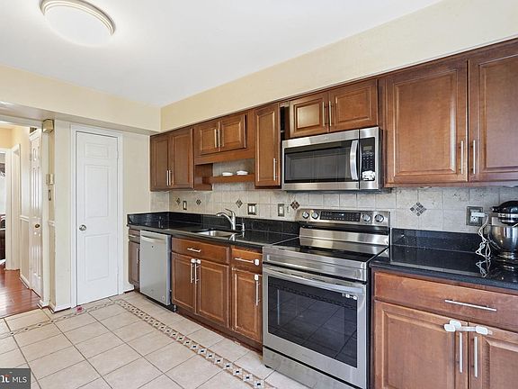 4th image of 5810 Apsley House Ct