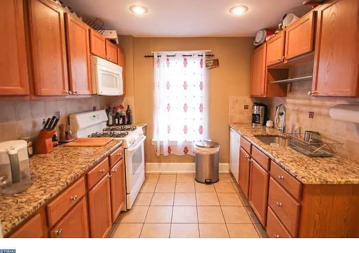 230 W Ashland St — Photo 6